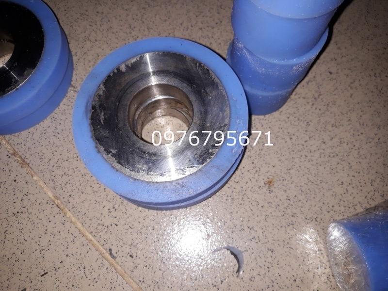 Con lăn Th&eacute;p &eacute;p silocon chịu nhiệt 86x20mm