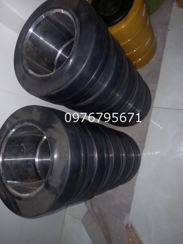 Xe nâng điện nichiyu Bánh lái cao su 330x145x180