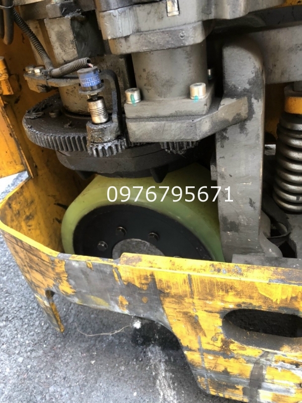 Sửa chữa xe nâng NICHIYU Thay bánh Lái PU 380x165x246