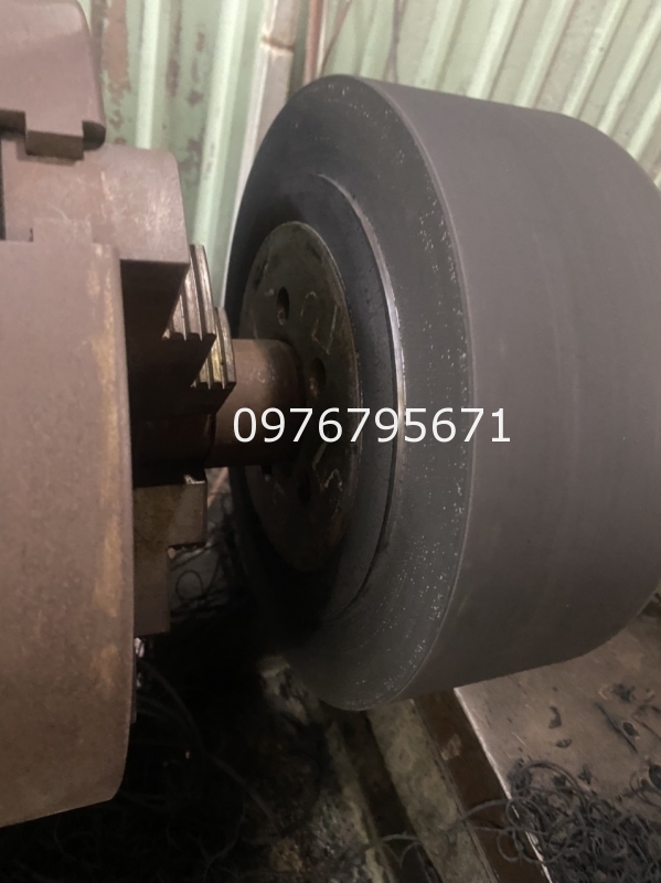 Xe nâng RAYMON Gia công Bọc bánh xe cao su 300x110mm