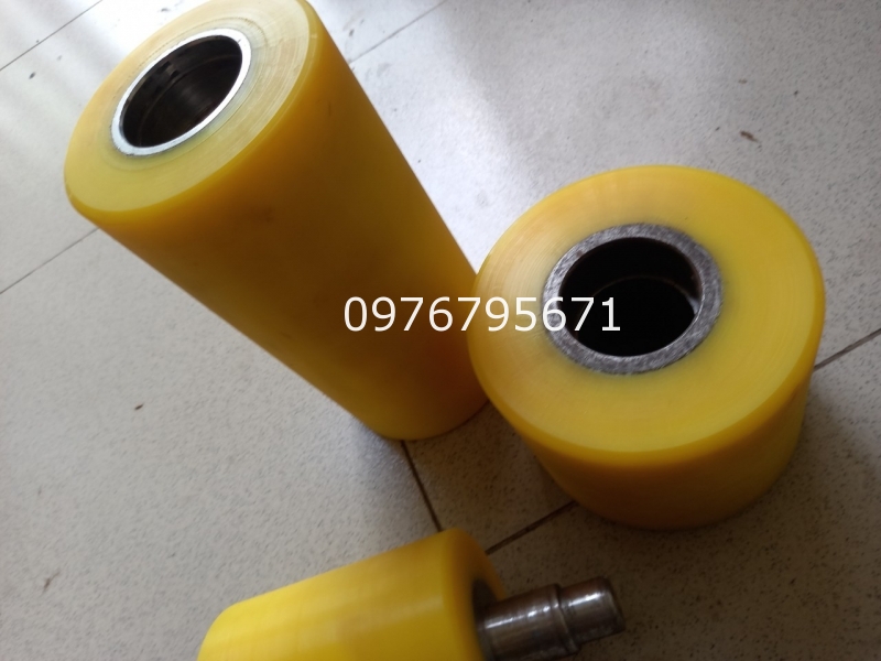 Bọc gia công trục Pu vàng cho may can thép