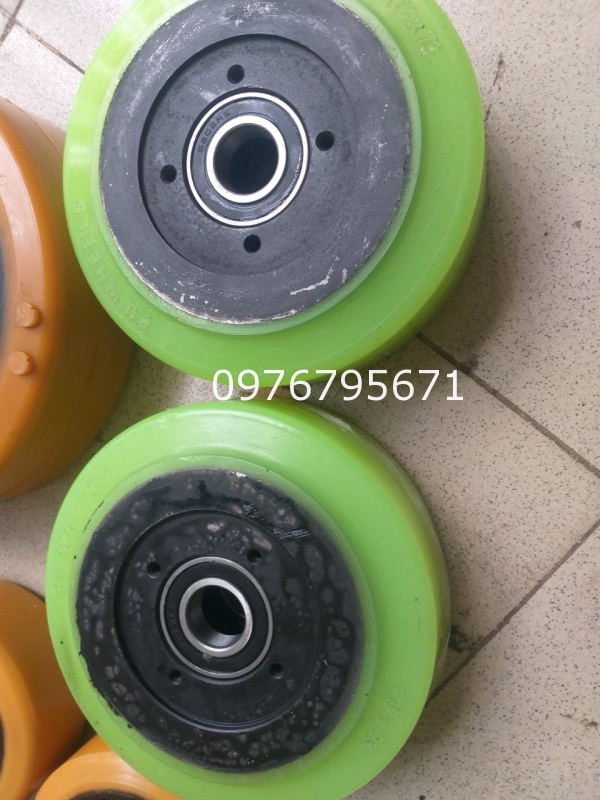 Xe n&acirc;ng điện TCM B&aacute;nh c&acirc;n bằng PU 178x73