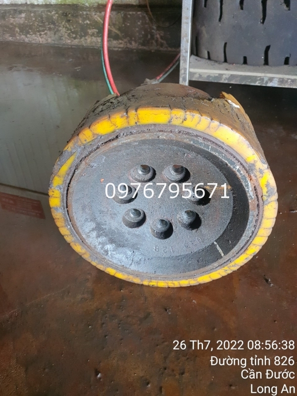 Xe nâng raymon Bánh lái xe nâng điện Raymon 343x152 thay tại Long An