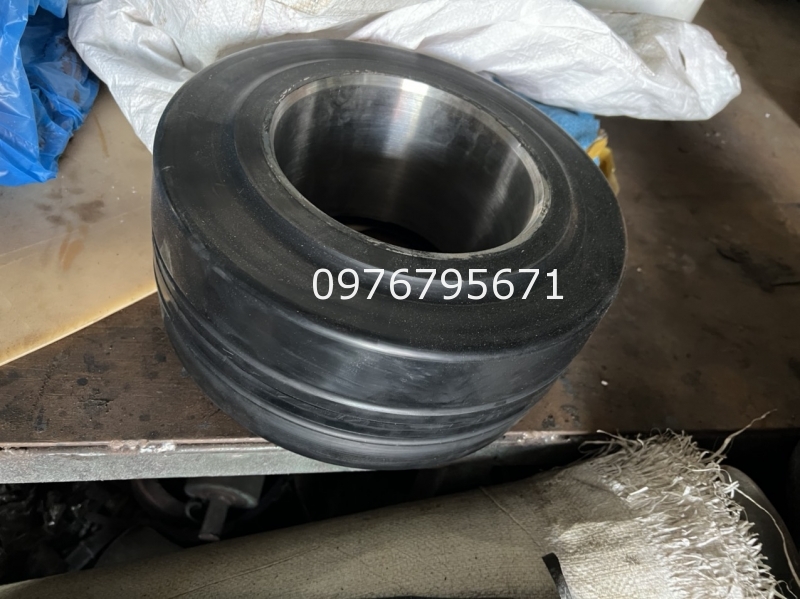 Xe nâng điện MITSUBISHI Bánh lái cao su 330x145x205