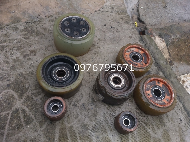 Nhận gia công đắp bánh xe nâng điện CLACK sumitomo