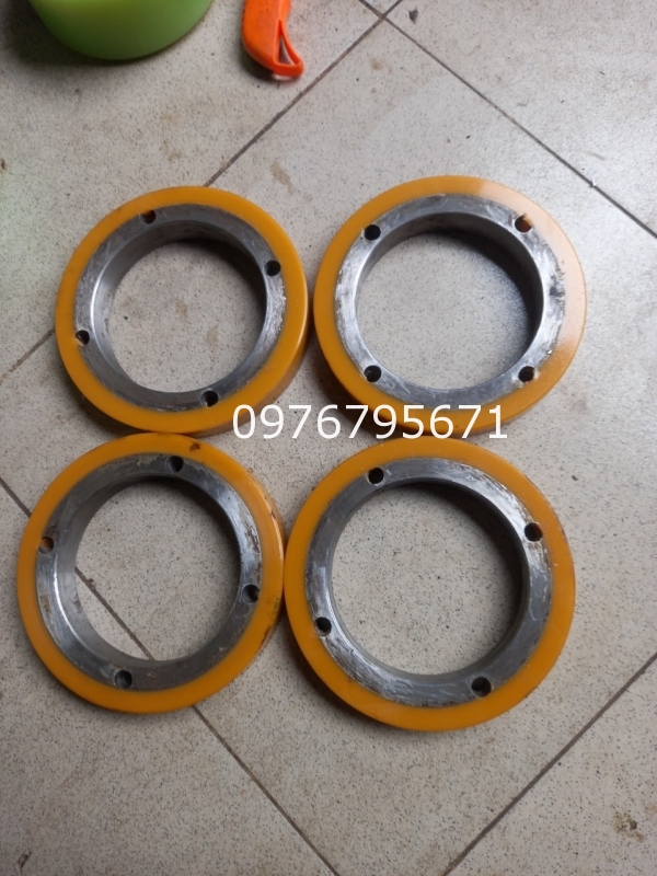 Nhận gia công đắp Con lăn PU 160x25mm