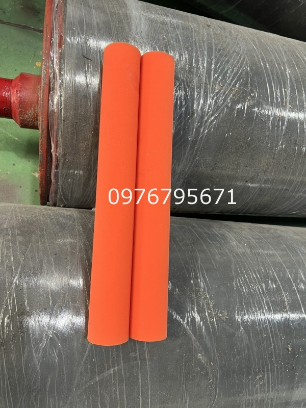 Gia công Trục silicon ép băng chuyền nhà máy gạch phi 50x380mm