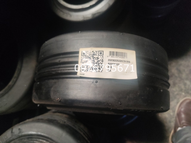Bánh lái cao su 255x120x169 Bánh cao su NEXEN