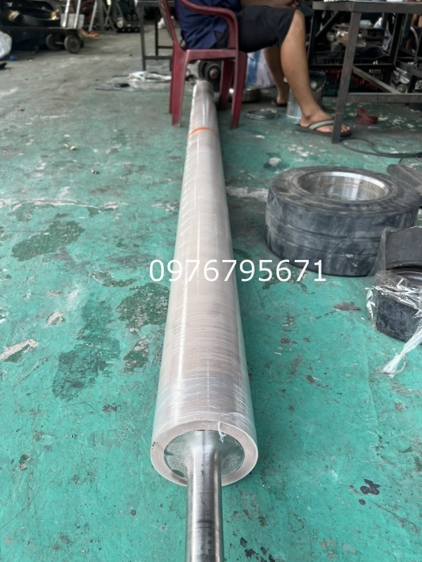 Nhân gia công truc cao su inoxphi 90 đắp ra 117 dài 2500mm