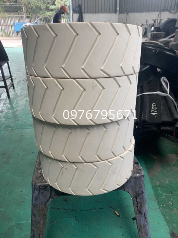 Nhân đắp bánh xe nâng người cao su 12x4.5