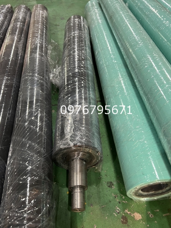 Đúc Truc cao su đen phi 132 dài 845mm