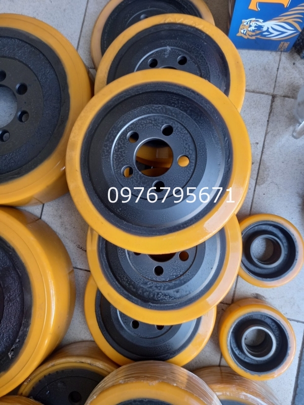 Xe nâng BT bánh lái PU 230x75 x45