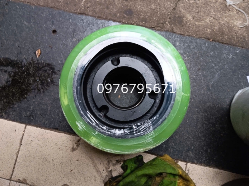 xe nâng điên komatsu bánh tải pu  254x114x180