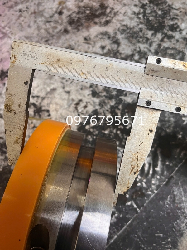 Gia công Bọc con lăn máy cắt Pu thép 212x30mm  giá rẻ TPHCM