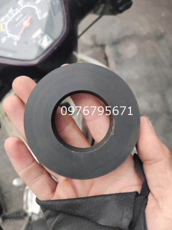 con lăn cao su phi 75 đường kính trong 40 ngang 15mm