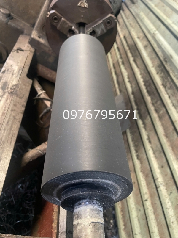 Bọc PU con lăn PU đen 200 dai 690mm