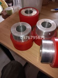 Gia công Con lăn Pu đỏ phi 70 cao 45mm cốt 30mm
