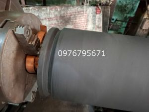 Gia công Cao su bọc Trục cao su máy vắt nước Trục  vải phi 230 dài 2300mm cao su đen 60 shore