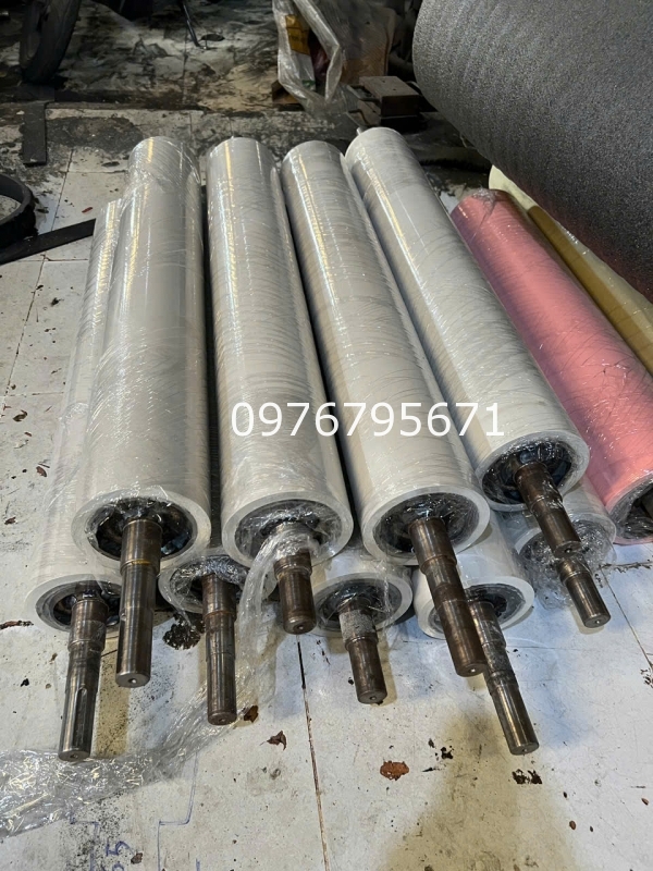 Gia công Boc Cao su trắng  con lăn băng tải phi 130x820mm