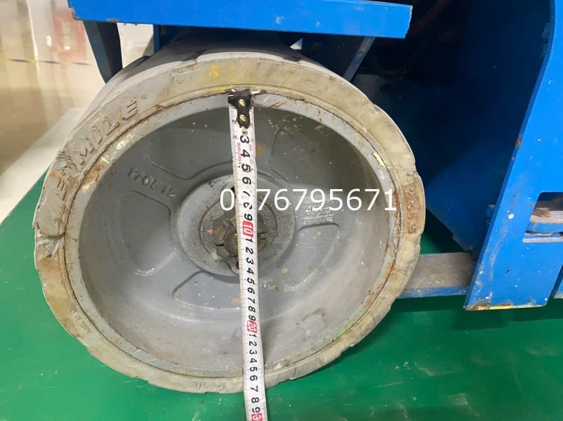 Gia công đắp bánh xe nâng ngươi cao su 380x127mm