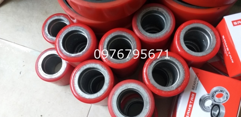 Bánh xe nâng 70x80 pu gang đỏ bạc đạn 6204